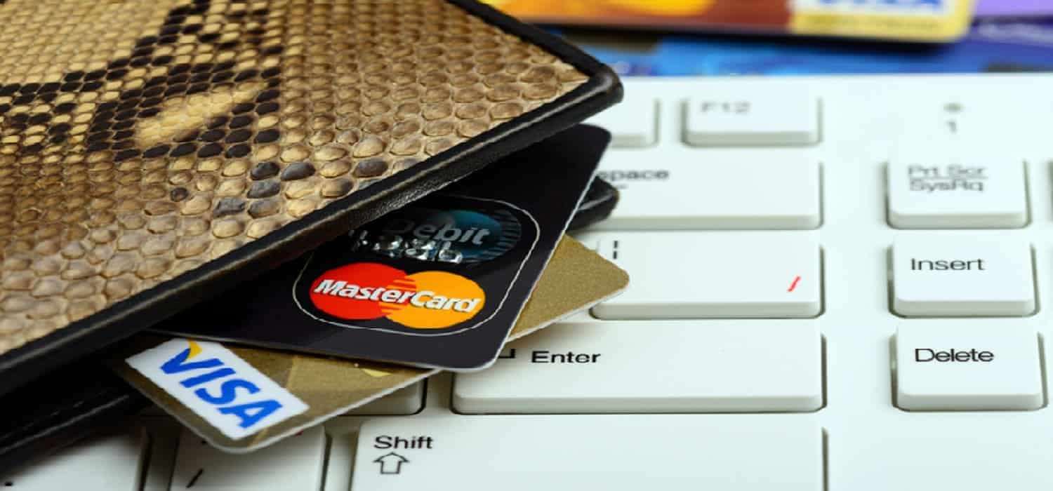 три кредитні карти в гаманці